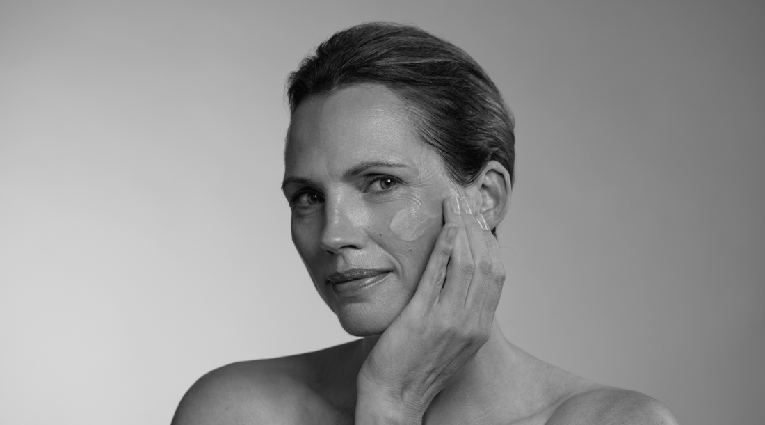 Der 28-Tage-Regulationszyklus der Haut: So unterstützt Du Deine Haut bei ihrer natürlichen Regeneration - QMS Medicosmetics GmbH