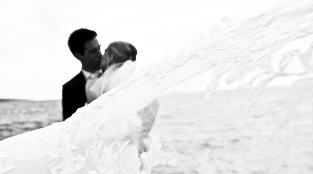 Strahlend schöne Haut am Hochzeitstag: Wissenschaftlich fundierte Pflegetipps für eine makellose Ausstrahlung - QMS Medicosmetics GmbH